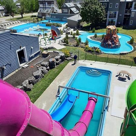 Condo Avec Parc Aquatique ! Beaupré Eksteriør billede