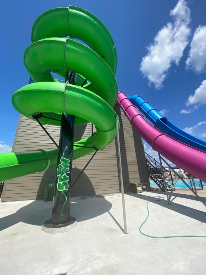 Condo Avec Parc Aquatique ! Beaupré Eksteriør billede